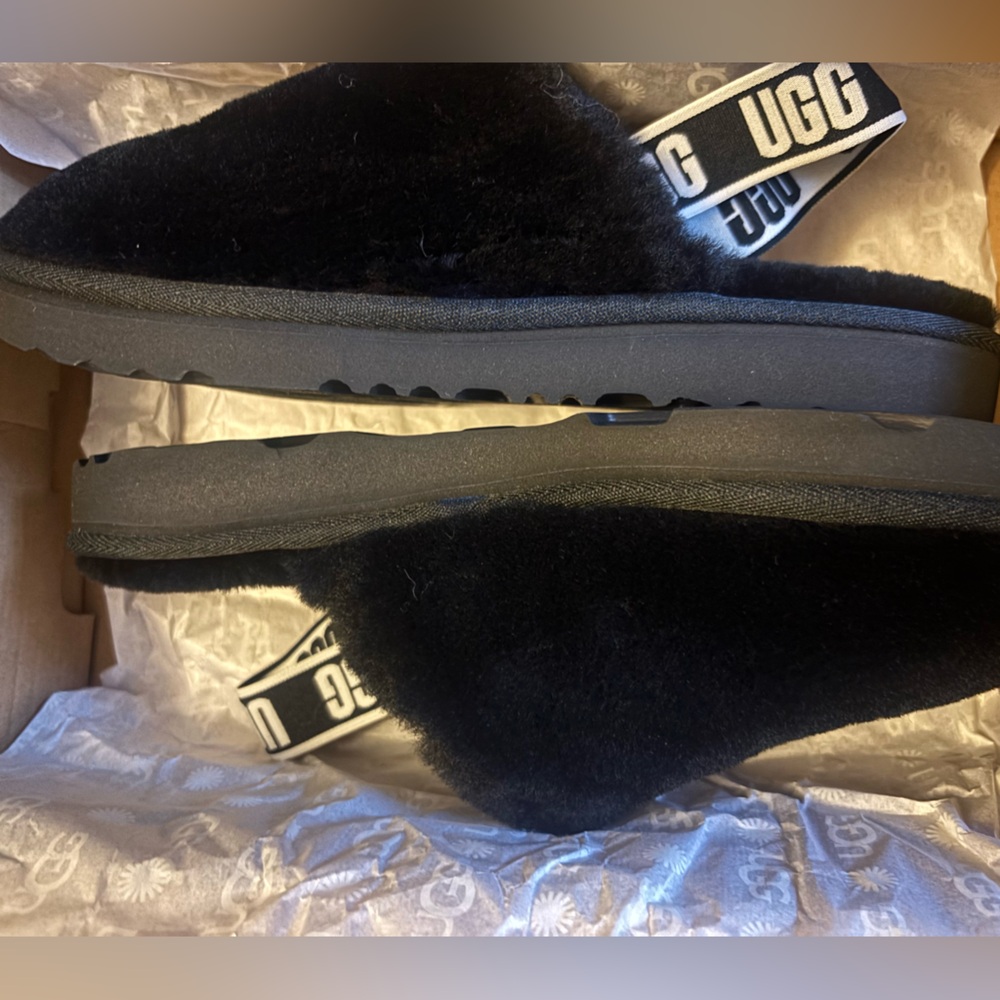 Black UGG fluffy clog slipper - kids size 6 equivalent to Womens 7